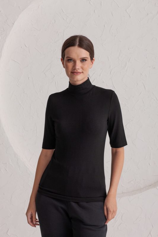 BLACK SHIRT WITH NECK