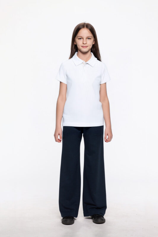 Dark blue trousers with pockets